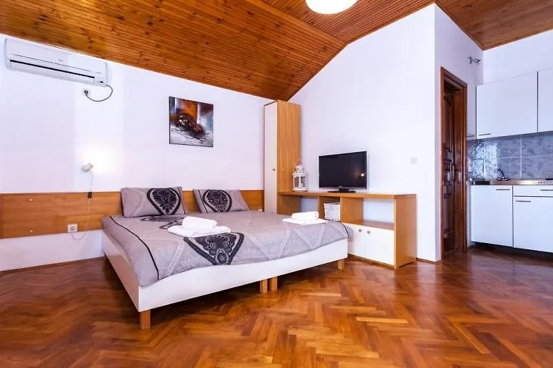 Studio Apartment Pakostane Croatia