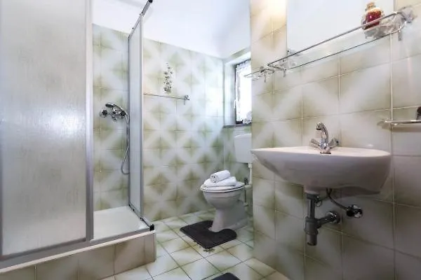 Studio Apartment Pakostane Croatia